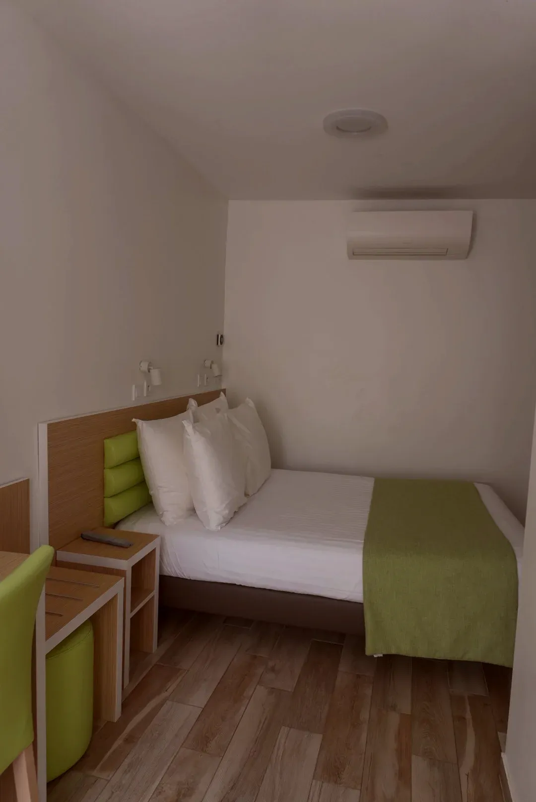 Chambre double Confort, décor blanc et épuré